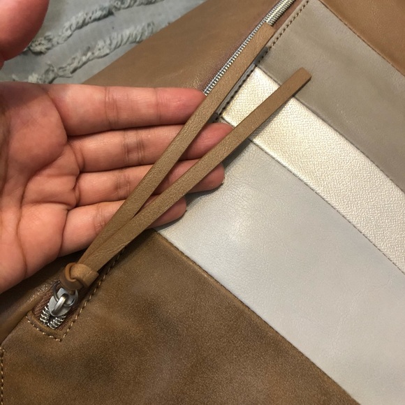 Relic Tan Bag - Picture 5 of 9